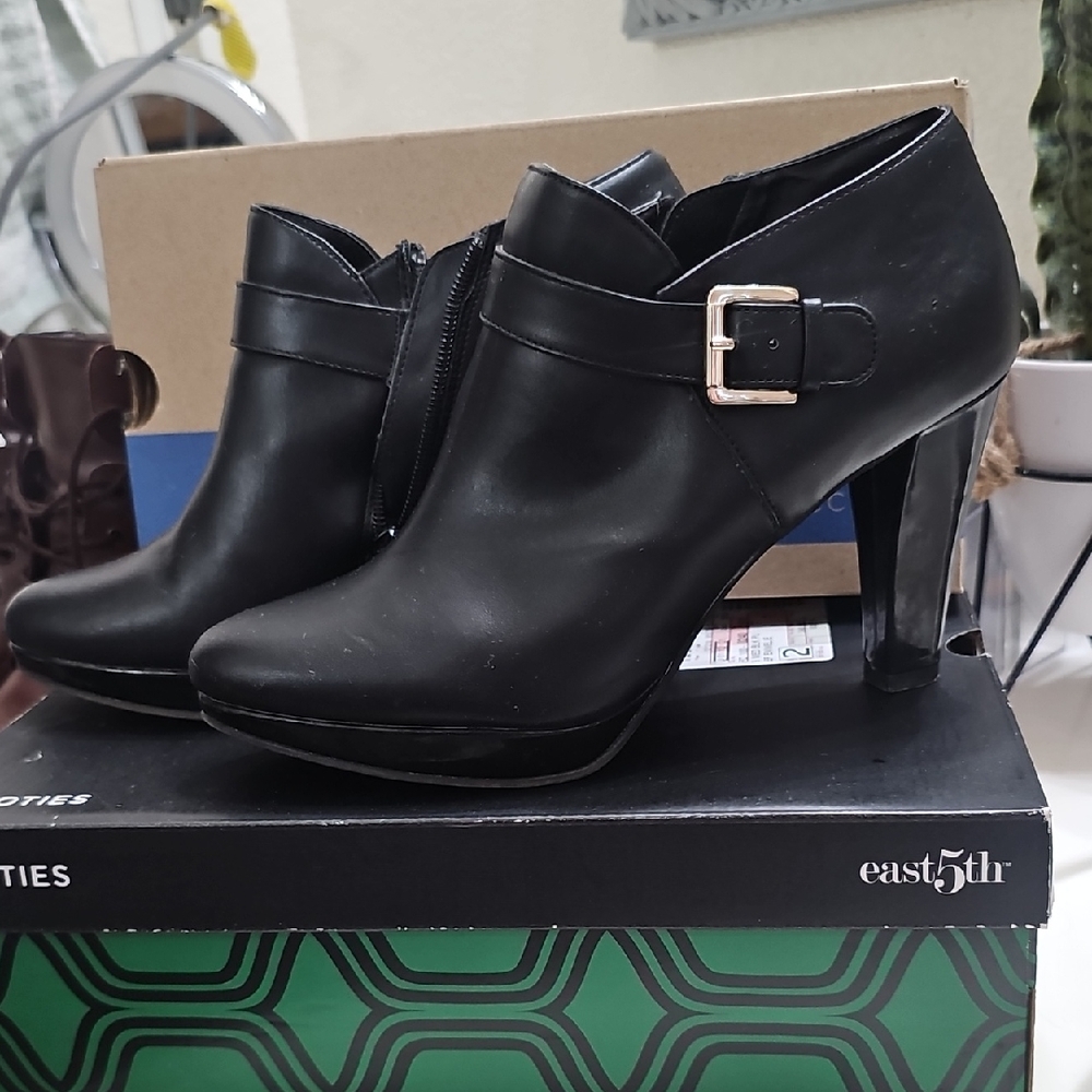 East 5th Black Heeled Boots with Buckle